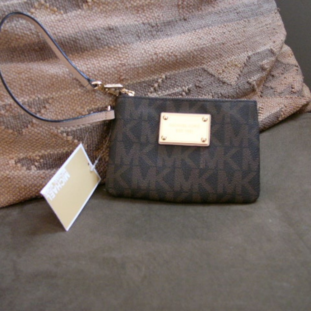 Michael Kors wristlett